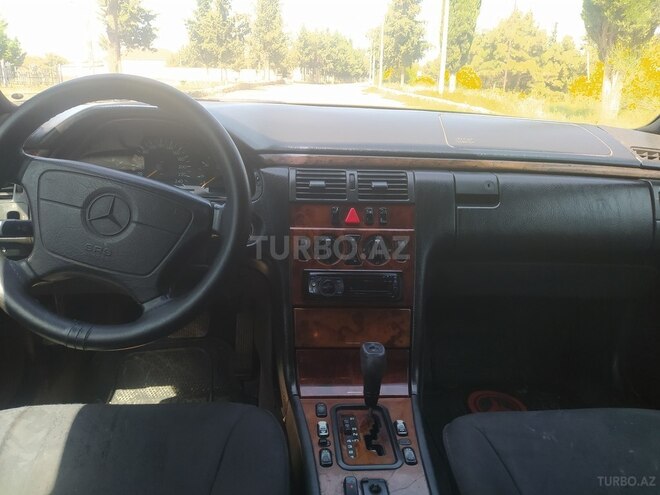 Mercedes E 220 1999, 512,000 km - 2.2 л - Qazax