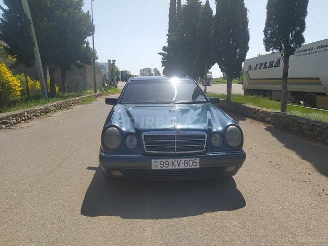Mercedes E 220 1999, 512,000 km - 2.2 л - Qazax