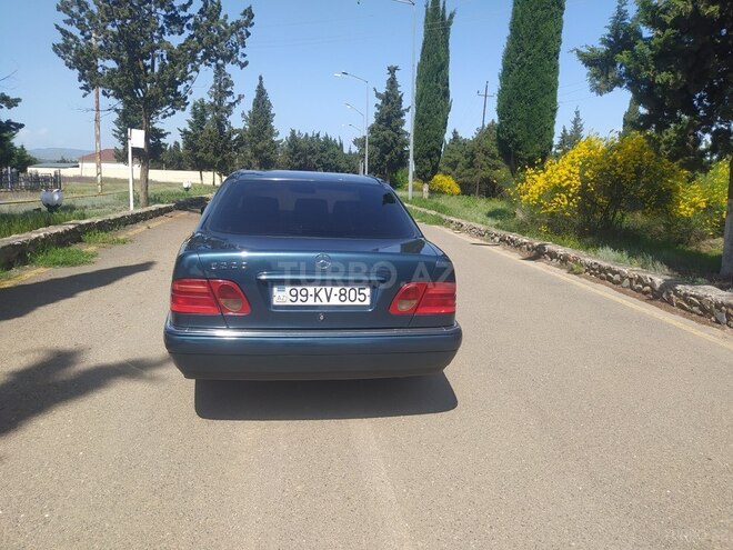 Mercedes E 220 1999, 512,000 km - 2.2 л - Qazax