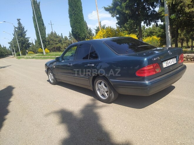 Mercedes E 220 1999, 512,000 km - 2.2 л - Qazax