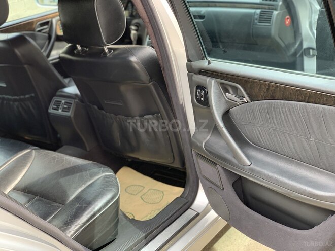 Mercedes E 320 2001, 94,851 km - 3.2 l - Bakı
