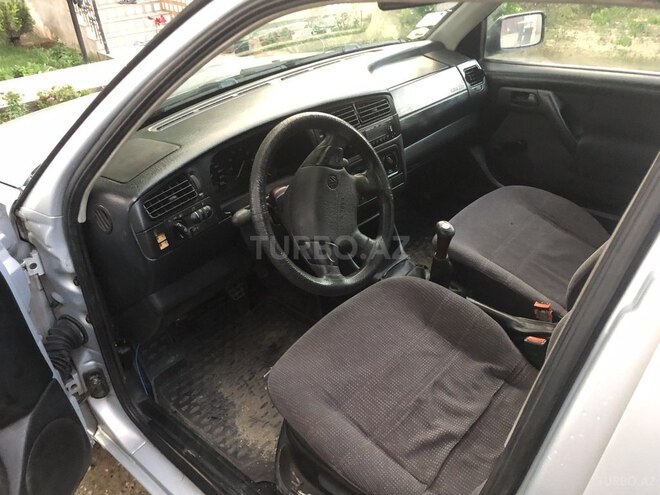 Volkswagen Golf 1994, 280,000 km - 1.8 l - Bakı
