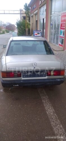 Mercedes 190 1987, 350,000 km - 2.0 l - Qusar