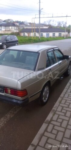 Mercedes 190 1987, 350,000 km - 2.0 l - Qusar