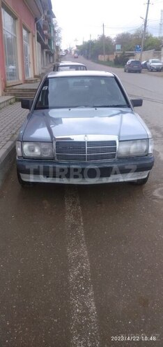 Mercedes 190 1987, 350,000 km - 2.0 l - Qusar