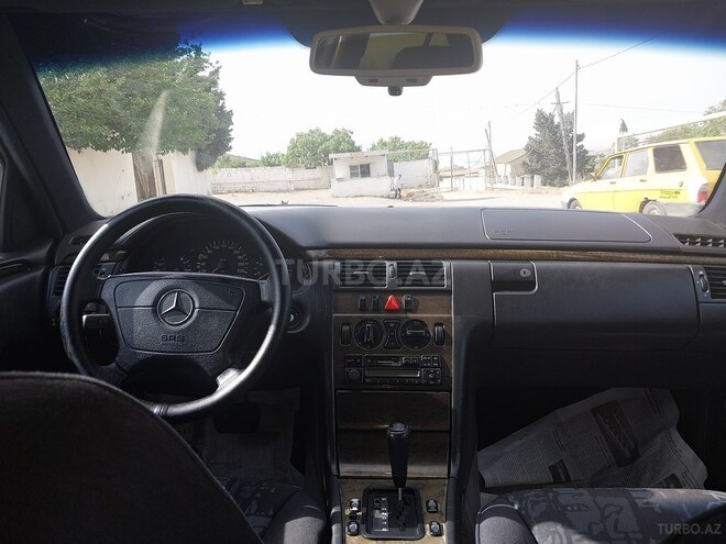 Mercedes E 230 1996, 246,000 km - 2.3 л - Bakı
