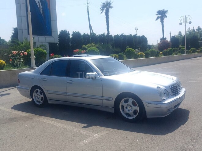 Mercedes E 320 2001, 426,098 km - 3.2 l - Bərdə