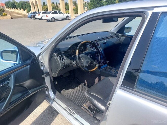 Mercedes E 320 2001, 426,098 km - 3.2 l - Bərdə