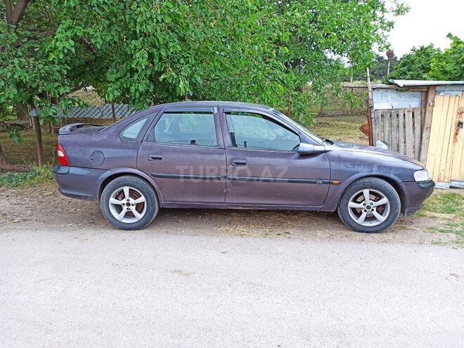 Opel Vectra 1996, 280,000 km - 1.6 l - Ağstafa