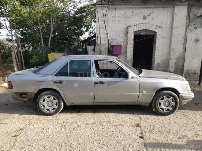 Mercedes E 300 1990, 260,229 km - 3.0 l - Bakı