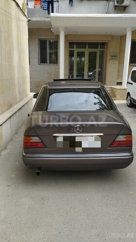 Mercedes E 220 1994, 300,000 km - 2.2 л - Bakı