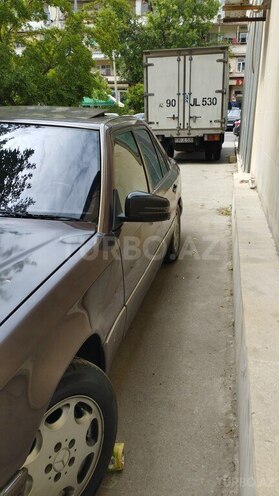 Mercedes E 220 1994, 300,000 km - 2.2 л - Bakı