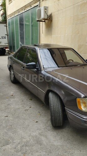 Mercedes E 220 1994, 300,000 km - 2.2 л - Bakı