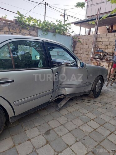 Mercedes E 240 1997, 380,000 km - 2.4 l - Bakı