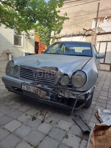 Mercedes E 240 1997, 380,000 km - 2.4 l - Bakı