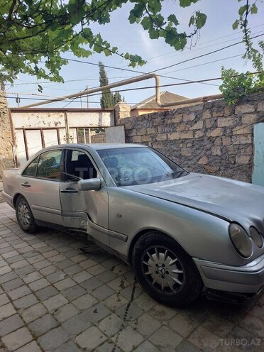 Mercedes E 240 1997, 380,000 km - 2.4 l - Bakı