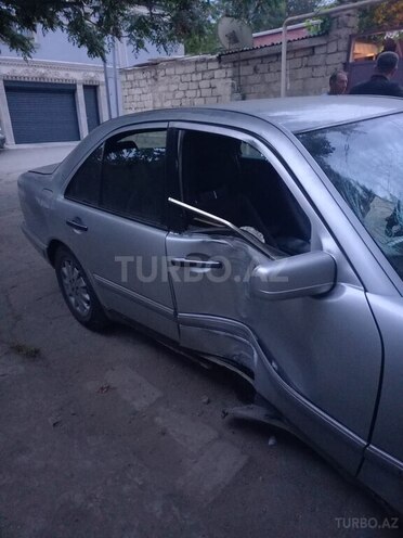 Mercedes E 240 1997, 380,000 km - 2.4 l - Bakı
