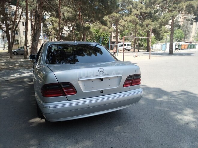 Mercedes E 220 2001, 380,000 km - 2.2 l - Bakı