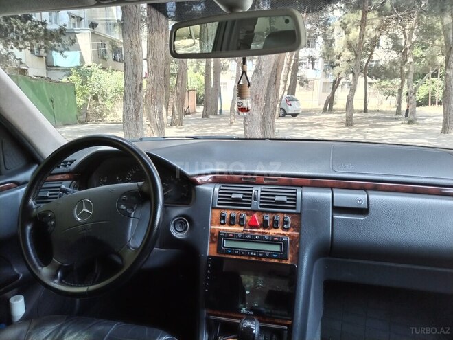 Mercedes E 220 2001, 380,000 km - 2.2 l - Bakı