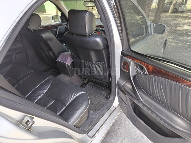 Mercedes E 220 2001, 380,000 km - 2.2 l - Bakı