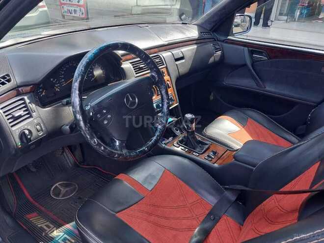 Mercedes E 200 1999, 268,000 km - 2.0 l - Bakı