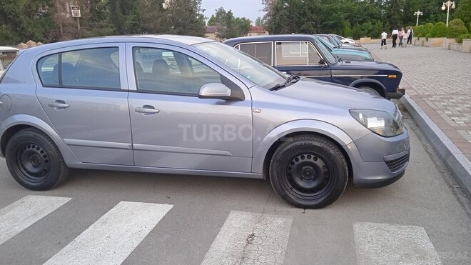 Opel Astra 2005, 200,000 km - 1.4 l - Ucar