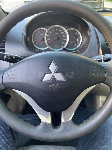 Mitsubishi L200 2013, 340,000 km - 2.5 л - Bakı