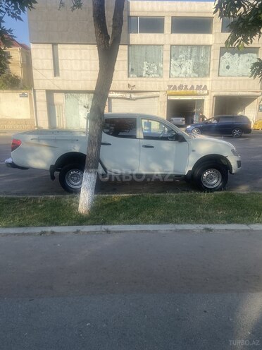 Mitsubishi L200 2013, 340,000 km - 2.5 л - Bakı