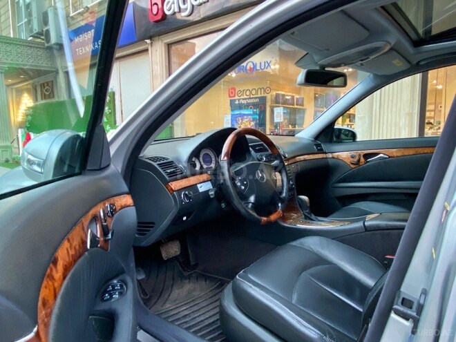 Mercedes E 240 2002, 231,000 km - 2.6 l - Bakı
