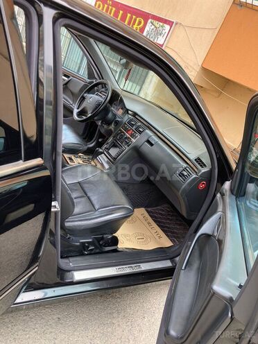 Mercedes E 270 2001, 291,000 km - 2.7 l - Bakı