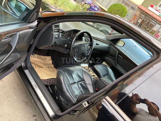 Mercedes E 270 2001, 291,000 km - 2.7 l - Bakı