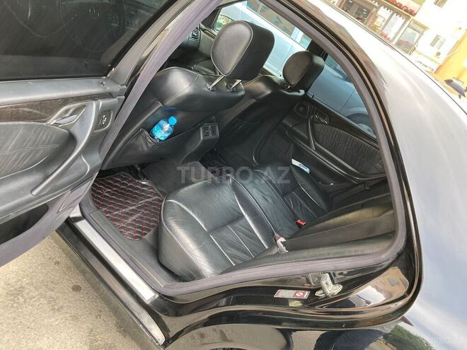 Mercedes E 270 2001, 291,000 km - 2.7 l - Bakı