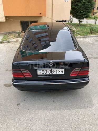 Mercedes E 270 2001, 291,000 km - 2.7 l - Bakı