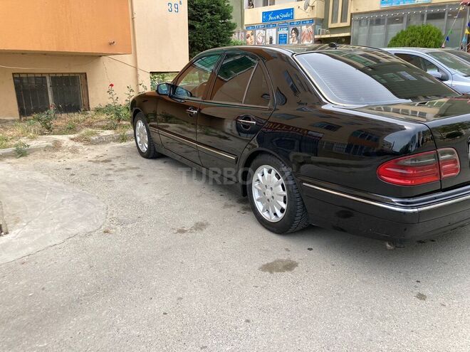 Mercedes E 270 2001, 291,000 km - 2.7 l - Bakı