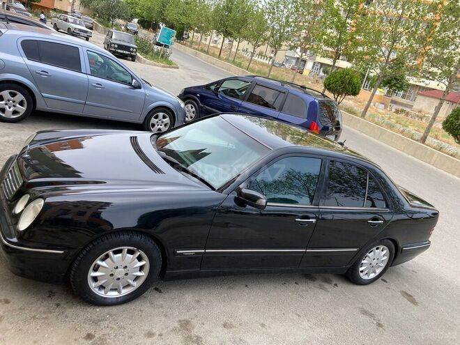 Mercedes E 270 2001, 291,000 km - 2.7 l - Bakı