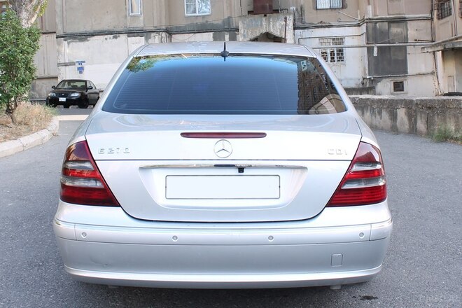 Mercedes E 270 2003, 330,489 km - 2.7 л - Bakı