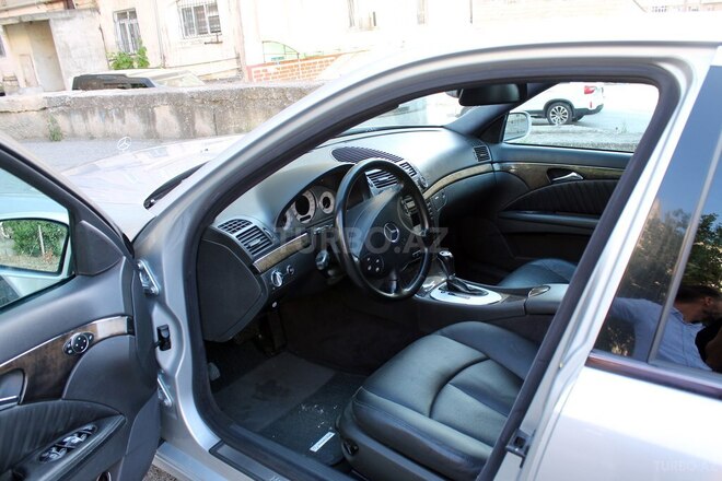 Mercedes E 270 2003, 330,489 km - 2.7 л - Bakı