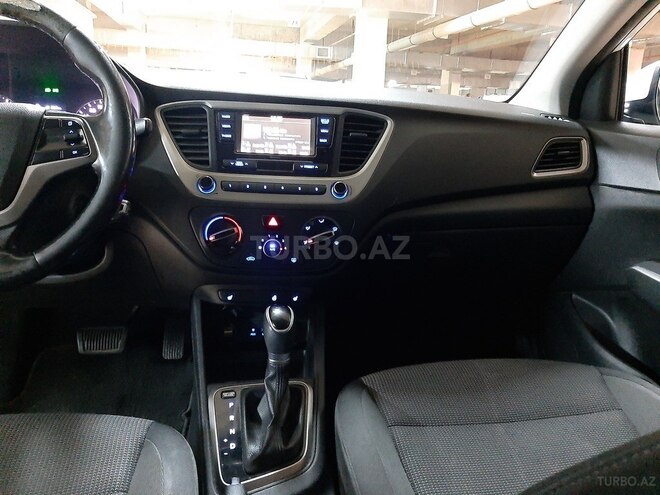 Hyundai Accent 2017, 200,000 km - 1.4 л - Bakı