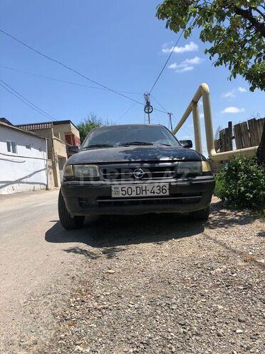 Opel Astra 1993, 150,000 km - 1.6 l - Qusar