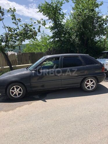 Opel Astra 1993, 150,000 km - 1.6 l - Qusar