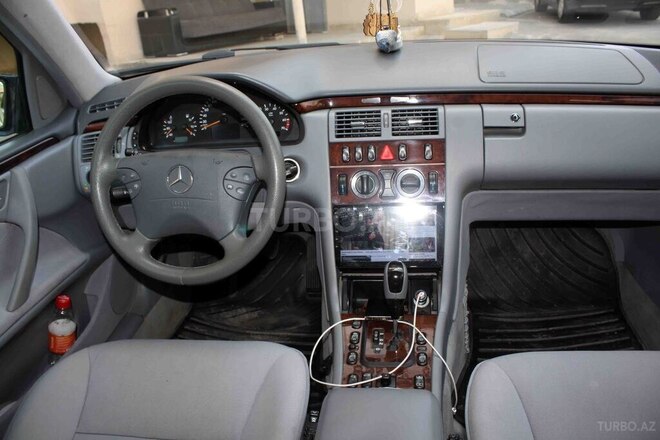 Mercedes E 280 2001, 210,000 km - 2.8 l - Bakı