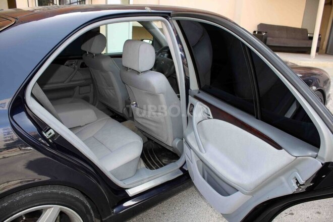 Mercedes E 280 2001, 210,000 km - 2.8 l - Bakı