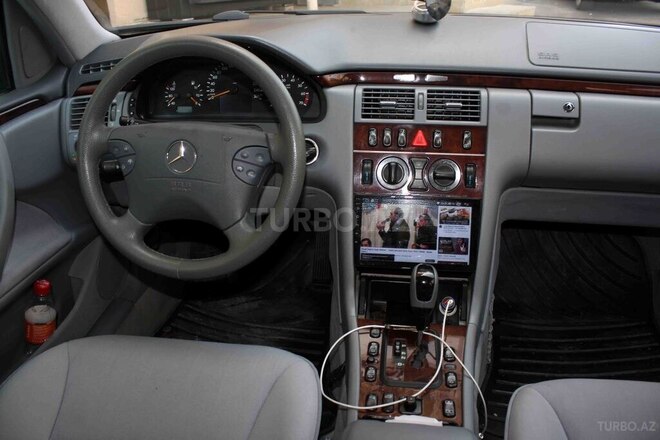 Mercedes E 280 2001, 210,000 km - 2.8 l - Bakı