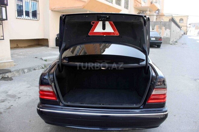 Mercedes E 280 2001, 210,000 km - 2.8 l - Bakı