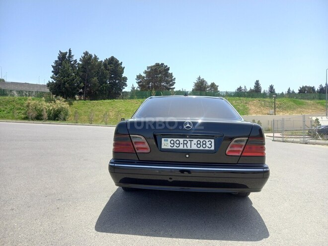 Mercedes E 220 2001, 367,123 km - 2.2 l - Bakı