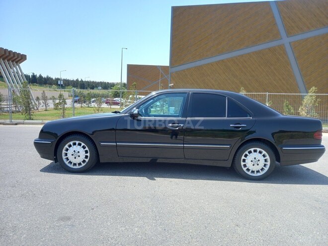 Mercedes E 220 2001, 367,123 km - 2.2 l - Bakı