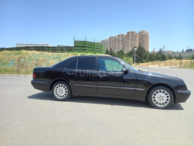 Mercedes E 220 2001, 367,123 km - 2.2 l - Bakı