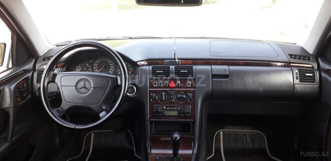 Mercedes E 280 1999, 267,000 km - 2.8 l - Gəncə