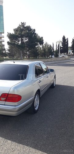 Mercedes E 280 1999, 267,000 km - 2.8 l - Gəncə