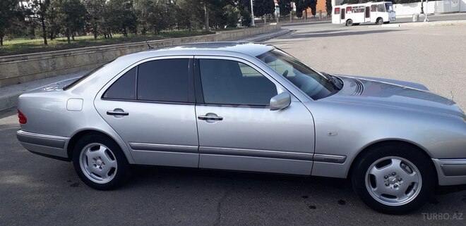 Mercedes E 280 1999, 267,000 km - 2.8 l - Gəncə